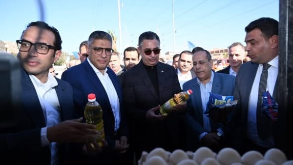 وزير التموين ومحافظ الجيزة يفتتحان سوق اليوم الواحد بحدائق الأهرام