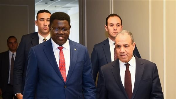 لتعزيز العلاقات.. وزير الخارجية يلتقي وزير خارجية جنوب السودان