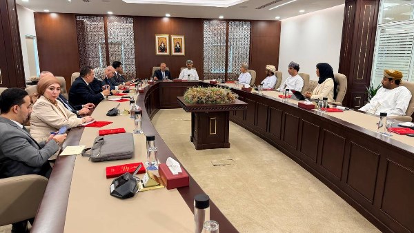 لتعزيز التعاون.. كامل الوزير يلتقي رئيس جهاز الاستثمار العماني 