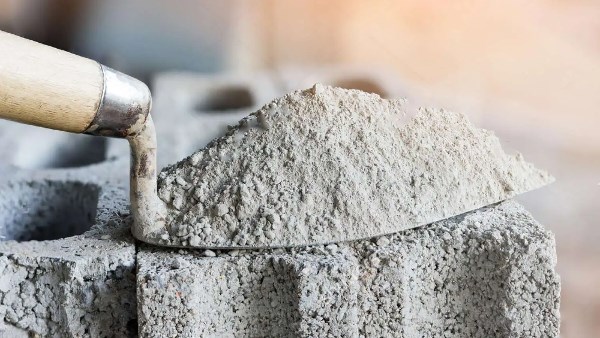 تراجع وصل 200 جنيه للطن.. سعر الأسمنت اليوم 25 ديسمبر 2025 