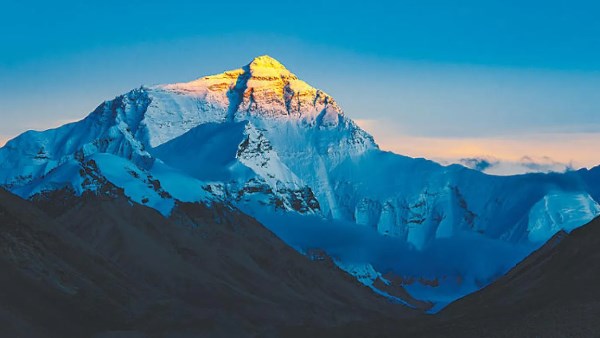 تنفق الهند مئات الملايين من الدولارات لبناء طرقٍ وأنفاقٍ ومدارجَ في جميع أنحاء جبال الهيمالايا، استعدادًا لاحتمال نشوب صدام مستقبلي مع جارتها وخصمها القديم