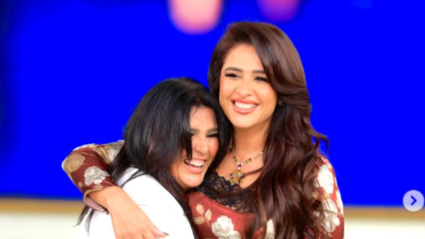 ياسمين عبدالعزيز ومنى الشاذلي من كواليس برنامج "معكم"