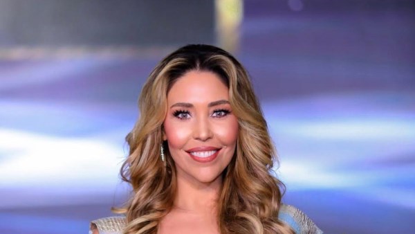  المطربة الهولندية لاروسي