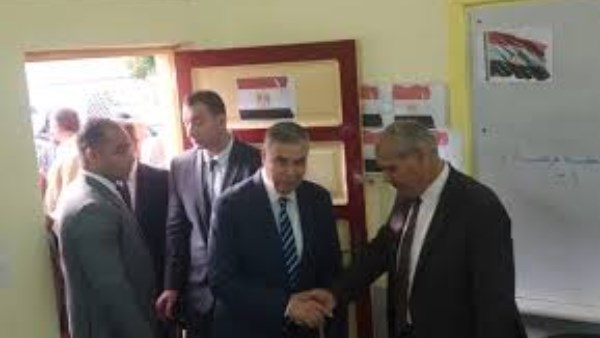 محافظ الإسكندرية يتابع سير إعادة انتخابات النواب في دائرة الرمل