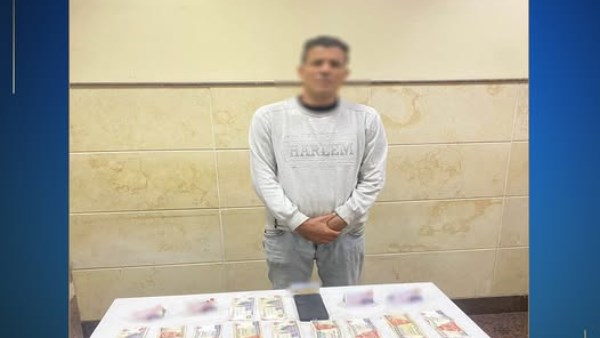 بيوزع فلوس وكروت على الناخبين القبض على شخص يوجّه الناخبين للتصويت لأحد المرشحين بلجان دمنهور بالبحيرة