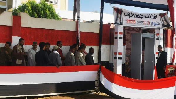  اقبال الناخبون على اللجان الانتخابية بالفيوم للإدلاء بأصواتهم في انتخابات النواب