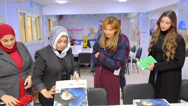 وفد من شركة E – finance يشيد بجهود صناع الخير في مركز «استدامة للأعمال والحرف اليدوية»