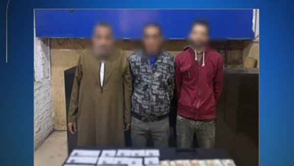 ضبط 3 أشخاص بحوزتهم كروت دعائية ومبالغ مالية مخصصة لأحد المرشحين بالقاهرة