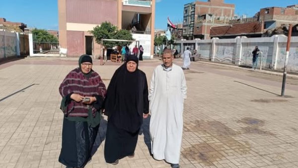 توافد الناخبين أمام لجان الدائرة الأولى بكفرالشيخ   