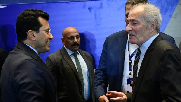 وزير الشباب والرياضة