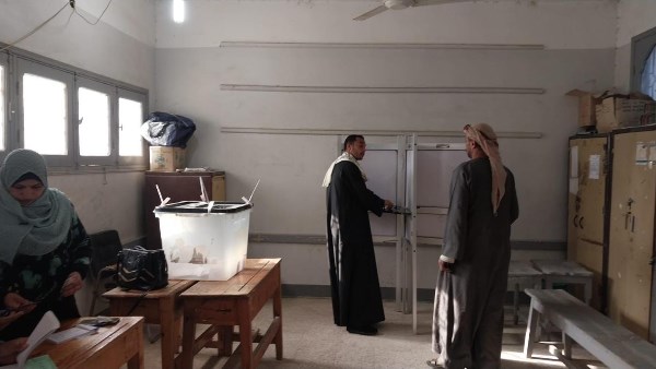 انتخابات مجلس النواب.. توافد المواطنين على لجان التصويت بدار السلام في سوهاج