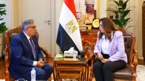 وزيرة التنمية المحلية تبحث مع محافظ الدقهلية موقف المشروعات والخدمات بالمحافظة