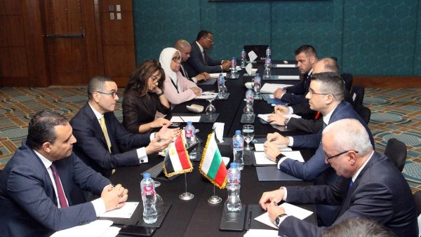 وزير الاستثمار يلتقي وزير الاقتصاد البلغاري