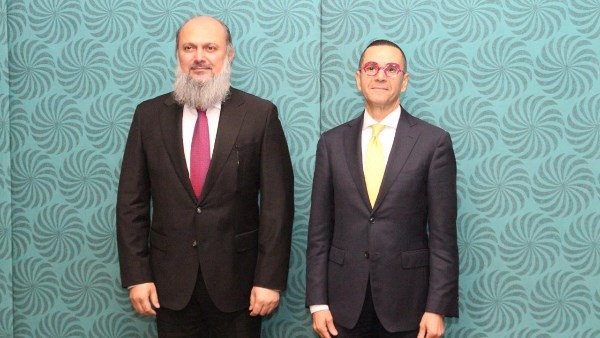 وزير الاستثمار يلتقي وزير التجارة الباكستاني