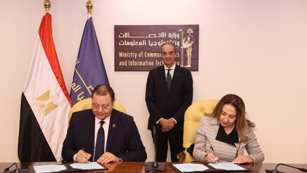وزارة الاتصالات توقع مذكرة تفاهم لتطوير التحول الرقمي