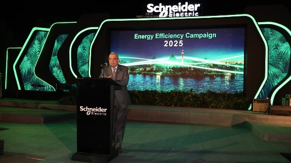  الدكتور محمود عصمت وزير الكهرباء والطاقة المتجددة