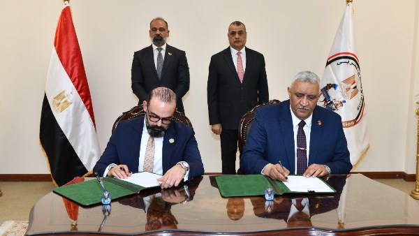 جانب من توقيع  عدد من عقود التعاون 