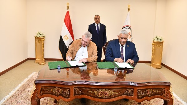 وزير الدولة للإنتاج الحربي يشهد مراسم توقيع عقد للتعاون المشترك في مجال التصنيع العسكري