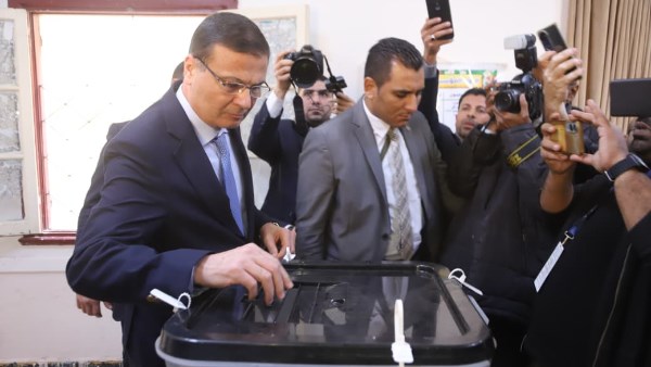 وزير الزراعة يدلي بصوته في جولة الإعادة بانتخابات مجلس النواب بالإسكندرية 