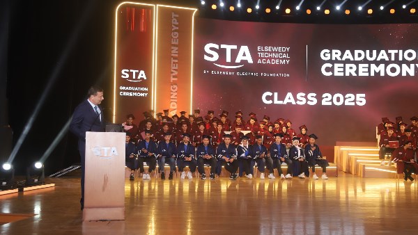 وزير الزراعة يشهد حفل تخرج الدفعة الـ 12 لأكاديمية السويدي للتعليم الفني