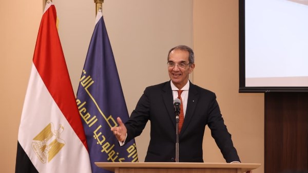 الدكتور عمرو طلعت وزير الاتصالات وتكنولوجيا المعلومات