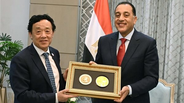 مدبولى يتسلم ميدالية أغريكولا أرفع أوسمة (الفاو) الممنوحة للرئيس السيسي