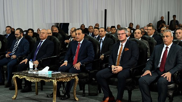 افتتاح مصنع "ليوني مصر" العالمية لضفائر السيارات بمدينة بدر