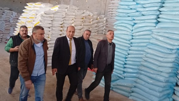 "الزراعة" تضبط مخزنًا غير مرخص لتهريب الأسمدة المدعمة بالغربية