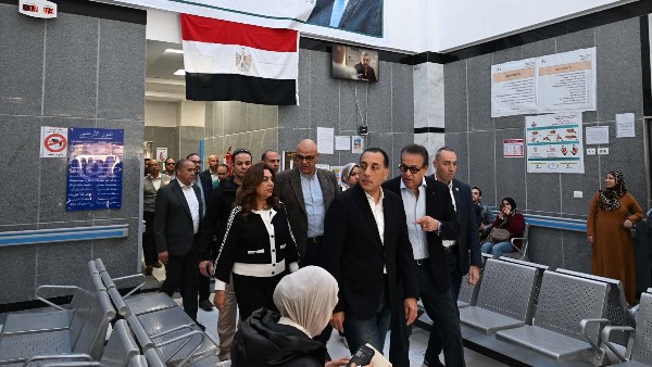رئيس الوزراء يتفقد مركز طب الأسرة بطحانوب ضمن "حياة كريمة"