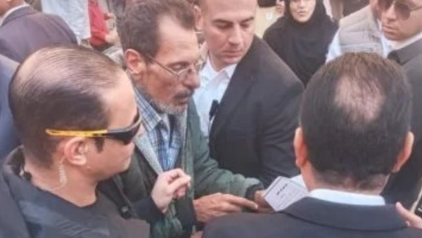  رئيس مجلس الوزراء يستجيب لشكوى مواطن ويوجه بإعادته إلى عمله فورًا