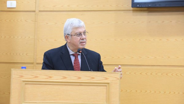 د.أيمن عاشور وزير التعليم العالي والبحث العلمي