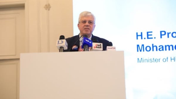  الدكتور أيمن عاشور- وزير التعليم العالي والبحث العلمي