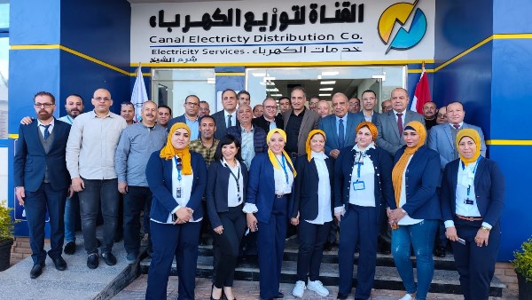 الدكتور محمود عصمت وزير الكهرباء والطاقة 