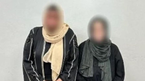القبض على سيدتين ببطاقات مزورة