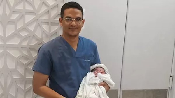 الدكتور أبو الحسن رجب فكري أخصائي النساء والتوليد والحقن المجهري بمستشفى دشنا المركزي