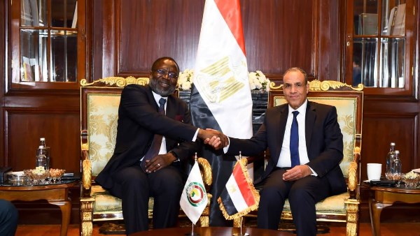  د. بدر عبد العاطي و رئيس مفوضية الجماعة الاقتصادية