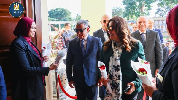 وزيرة التنمية المحلية تصل الإسماعيلية لبدء جولة ميدانية بالمحافظة