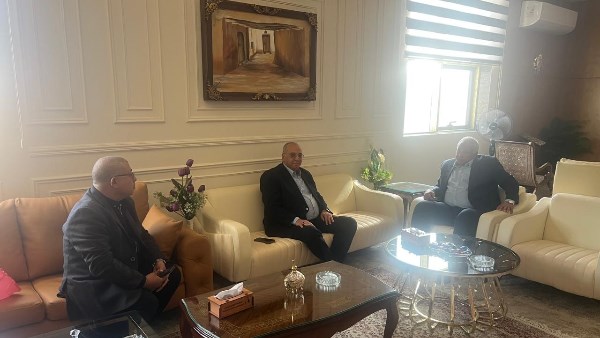 رئيس بحوث الصحراء يبحث مع محافظ الوادي الجديد تعزيز التنمية الزراعية وحماية مجمع الحرير