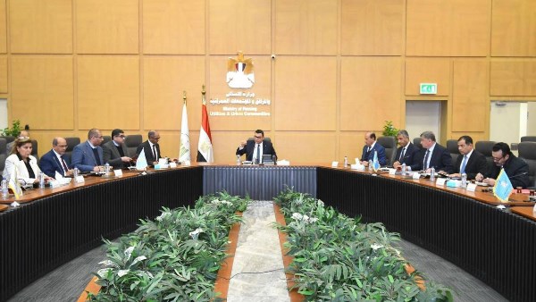 المهندس شريف الشربيني وزير الإسكان والمرافق والمجتمعات العمرانية