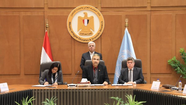 جانب من الاجتوزير التعليم العالي يشهد توقيع اتفاق ثلاثي لتحويل مصر إلى مجتمع معرفي مبتكر ومستدامماع