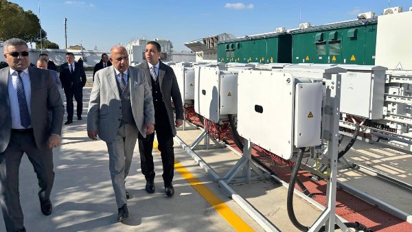 وزير الكهرباء يزور الصين ويطلع على أحدث تقنيات تخزين الطاقة وحلول الذكاء الاصطناعي
