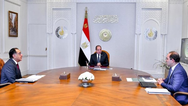 اجتماع الرئيس السيسي مع وزير المالية ورئيس الوزراء اجتماع الرئيس السيسي مع وزير المالية ورئيس الوزراء