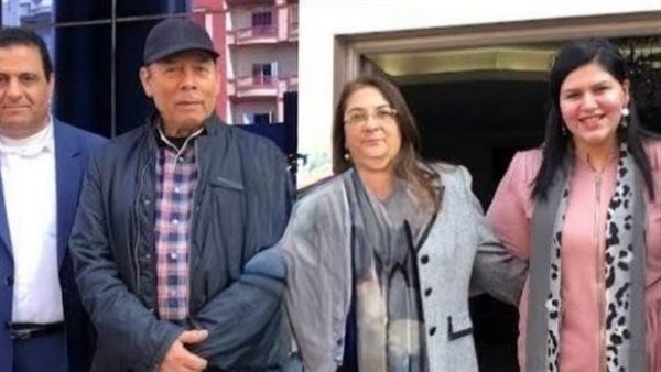 أحمد ماهر يعلق على صورته المنتشرة مع مديرة مدرسة البحيرة