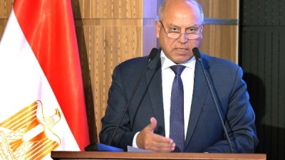  الفريق كامل الوزير نائب رئيس الوزراء للتنمية الصناعية وزير الصناعة والنقل