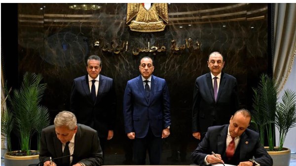 أثناء توقيع العقد