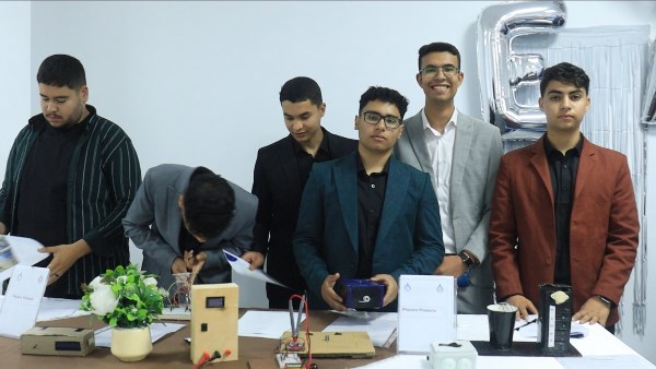 طلاب كلية الهندسة جامعة الريادة للعلوم والتكنولوجيا