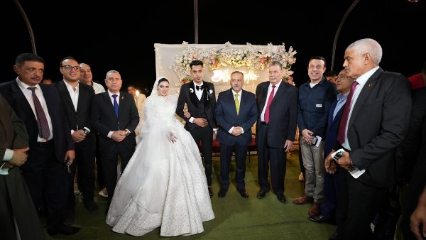 محافظ أسيوط يشهد حفل زفاف فتاة يتيمة