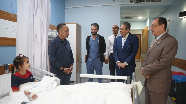 الدكتور خالد العروسي والمهندس أحمد عقل في مستشفى الناس 
