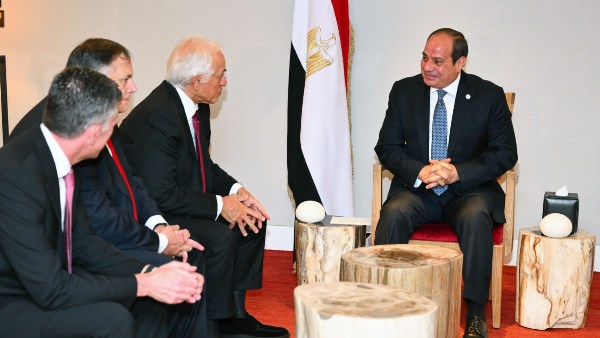 الرئيس السيسي يؤكد لرئيس مجموعة "كوبولوزيس اليونانية" حرص مصر على تعزيز التعاون مع المجموعة في مجال الكهرباء