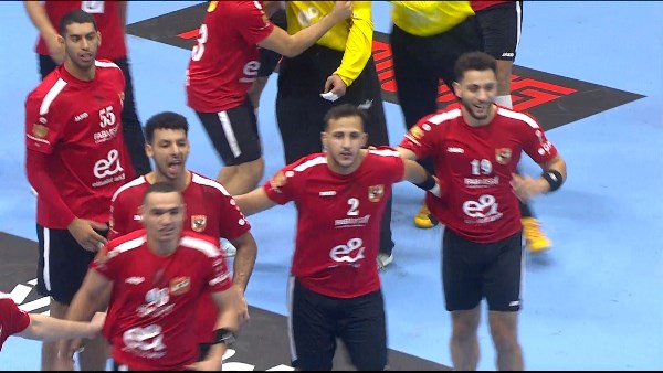  الأهلي يتوج بكأس السوبر الأفريقي لكرة اليد 